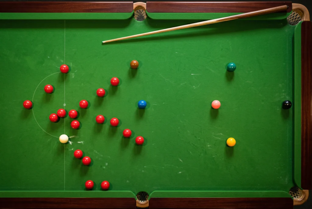 Snooker Wettarten – Kugeln auf grünem Tisch mit Scoreboard im Hintergrund