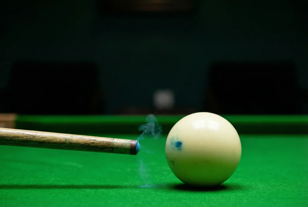 Miscue an einem Snooker-Queue als Symbol für typische Fehler bei Snooker-Wetten